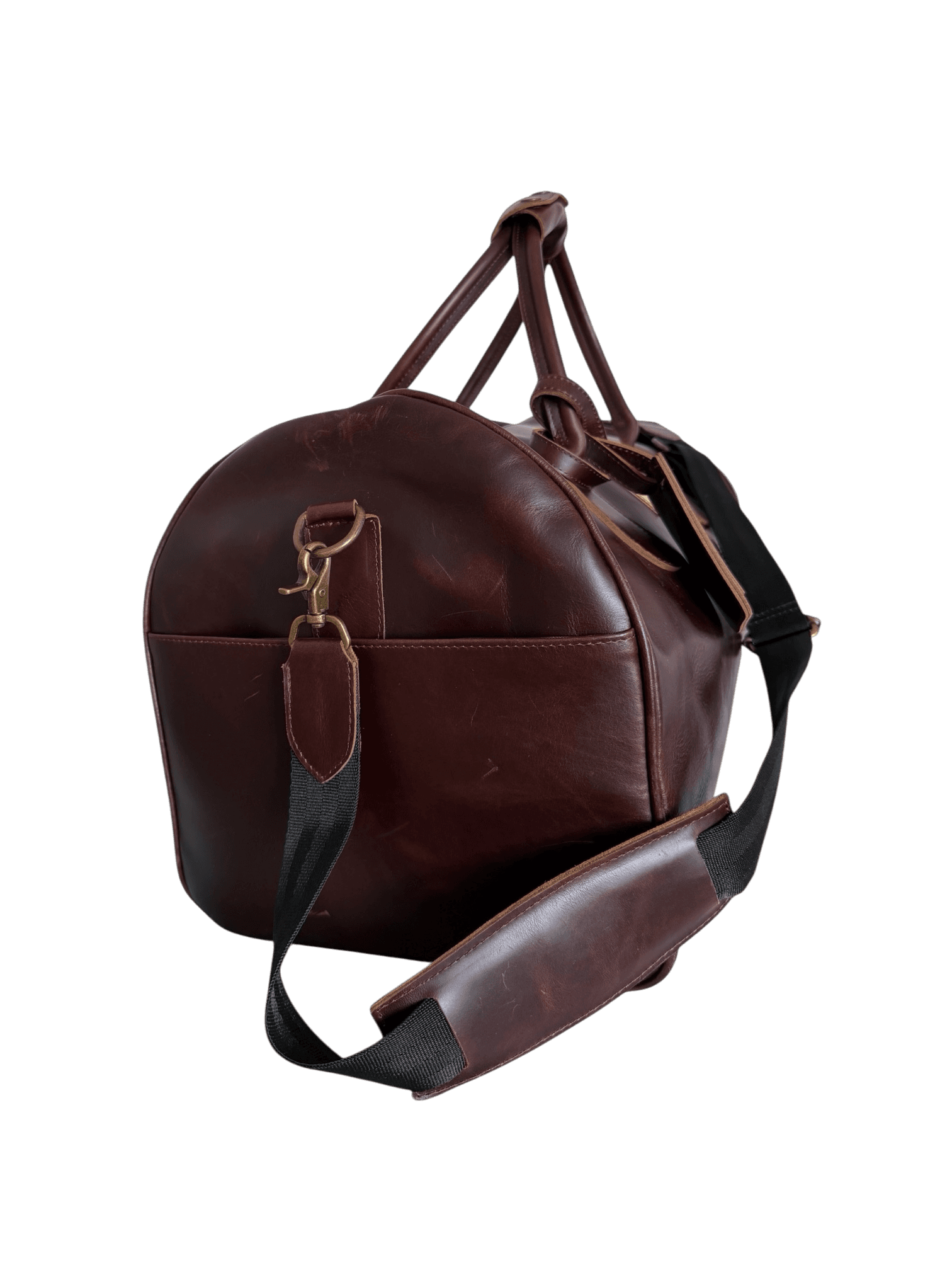 La Abuela Weekender in burgundy leather, end studio view